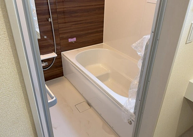 入浴時の快適さも大事なことですが、綺麗な状態を維持できなければ気持ちよく入浴できません。毎日の掃除が楽という点は大事なポイントになります!カビが生えにくく掃除がしやすい、壁や浴槽を選ぶといいでしょう。