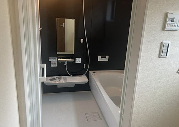 入浴時の快適さも大事なことですが、綺麗な状態を維持できなければ気持ちよく入浴できません。毎日の掃除が楽という点は大事なポイントになります!カビが生えにくく掃除がしやすい、壁や浴槽を選ぶといいでしょう。