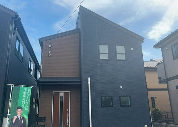 木造住宅とは土台、壁、柱など建築物の強度を支える構造体の材に木が使用されている構造を指します。構造体は建物の自重を支えるだけではなく風圧や水圧、積裁荷重などあらゆる衝撃に耐えるための基礎です。