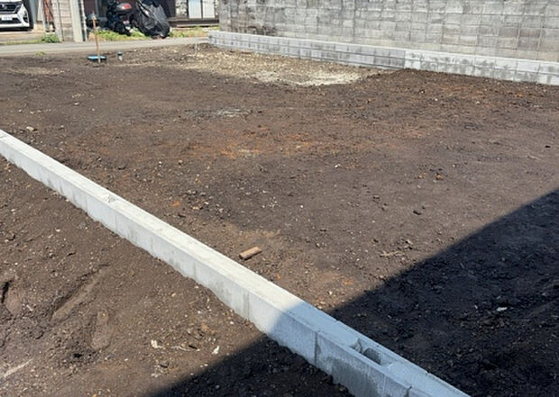 木造住宅とは土台、壁、柱など建築物の強度を支える構造体の材に木が使用されている構造を指します。構造体は建物の自重を支えるだけではなく風圧や水圧、積裁荷重などあらゆる衝撃に耐えるための基礎です。