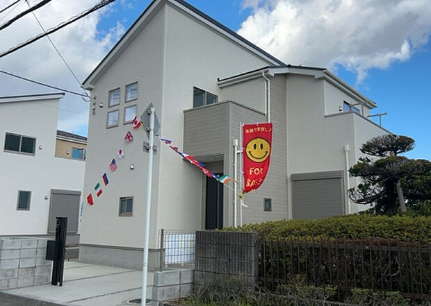 ついに完成致しました！現地をご見学に行く際は、道路の幅や周辺の交通量、施設などをご確認頂くことをおすすめします！物件の流れが早いため、内見をしたい方はお早めに当社営業までお問い合わせ頂きご予約下さい！