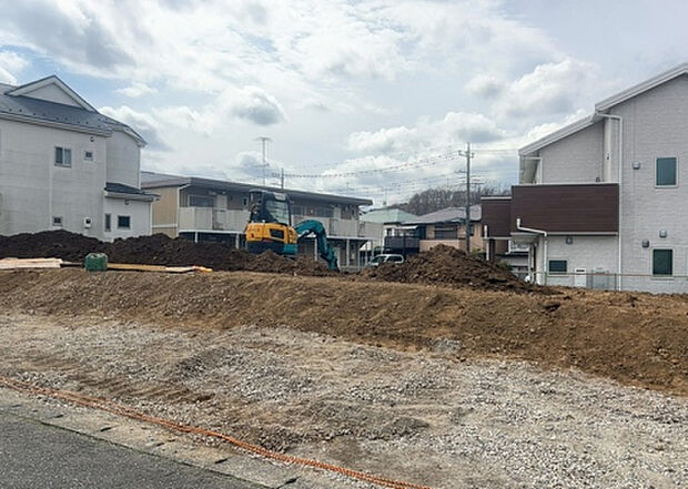 木造住宅とは土台、壁、柱など建築物の強度を支える構造体の材に木が使用されている構造を指します。構造体は建物の自重を支えるだけではなく風圧や水圧、積裁荷重などあらゆる衝撃に耐えるための基礎です。