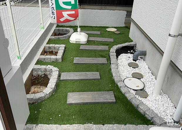 木造住宅とは土台、壁、柱など建築物の強度を支える構造体の材に木が使用されている構造を指します。構造体は建物の自重を支えるだけではなく風圧や水圧、積裁荷重などあらゆる衝撃に耐えるための基礎です。