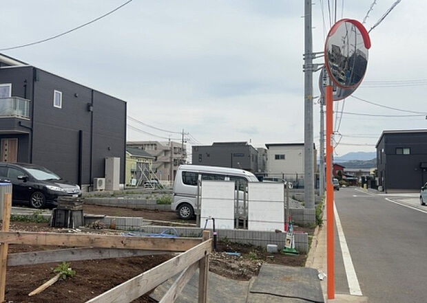 桜や紅葉の名所に出かける人は多いと思いますが、家にいながら季節の移ろいを感じる生活を送りませんか?リビングや窓から見える景色が生活を彩るワンポイントに!現地から見える景色を堪能してみては如何でしょう。