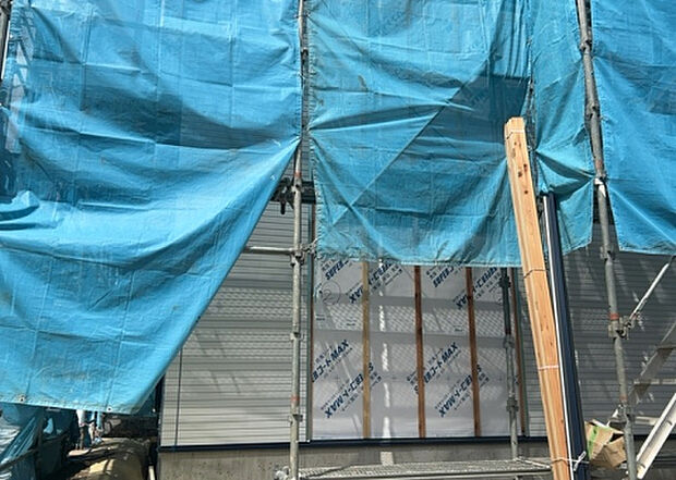 木造住宅とは土台、壁、柱など建築物の強度を支える構造体の材に木が使用されている構造を指します。構造体は建物の自重を支えるだけではなく風圧や水圧、積裁荷重などあらゆる衝撃に耐えるための基礎です。