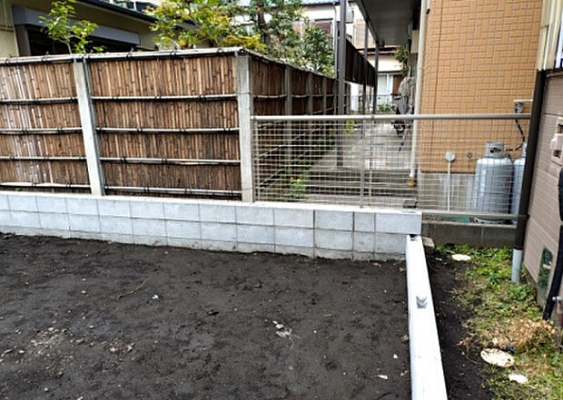家族でのBBQを行うのであれば3坪程度の広さがあればよいでしょう。ガーデニングや家庭菜園を楽しむ際は、手入れが行き届く範囲にすると安心です。また、庭のある方角や接道が気になる方は事前に確認しましょう。
