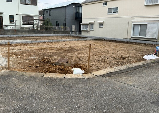 家族でのBBQを行うのであれば3坪程度の広さがあればよいでしょう。ガーデニングや家庭菜園を楽しむ際は、手入れが行き届く範囲にすると安心です。また、庭のある方角や接道が気になる方は事前に確認しましょう。