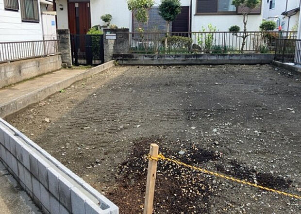 家族でのBBQを行うのであれば3坪程度の広さがあればよいでしょう。ガーデニングや家庭菜園を楽しむ際は、手入れが行き届く範囲にすると安心です。また、庭のある方角や接道が気になる方は事前に確認しましょう。