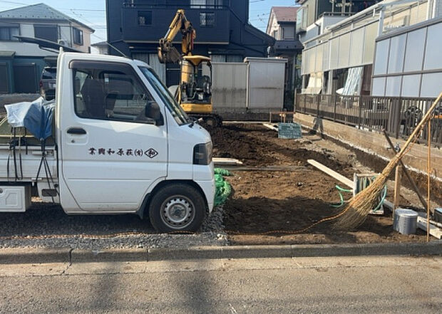現地をご見学に行く際は、道路の幅や周辺の交通量、施設などをご確認頂くことをおすすめします!ある程度イメージをつけたいという場合は、同売主の施工事例や完成パースもお見せします。