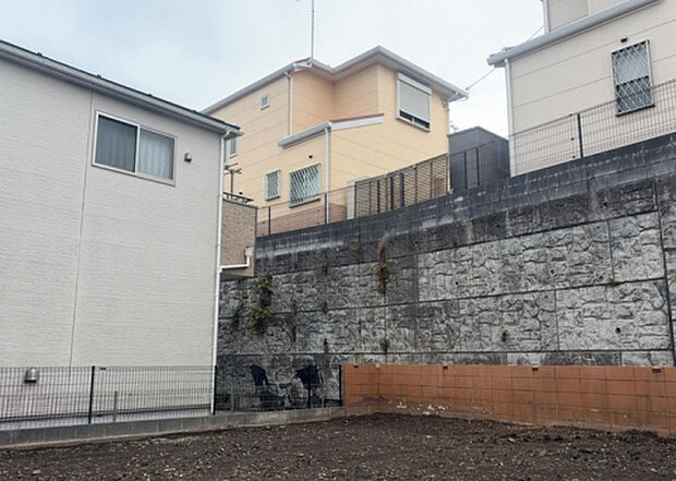 桜や紅葉の名所に出かける人は多いと思いますが、家にいながら季節の移ろいを感じる生活を送りませんか?リビングや窓から見える景色が生活を彩るワンポイントに!現地から見える景色を堪能してみては如何でしょう。