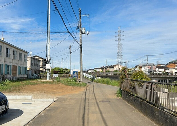 桜や紅葉の名所に出かける人は多いと思いますが、家にいながら季節の移ろいを感じる生活を送りませんか?リビングや窓から見える景色が生活を彩るワンポイントに!現地から見える景色を堪能してみては如何でしょう。