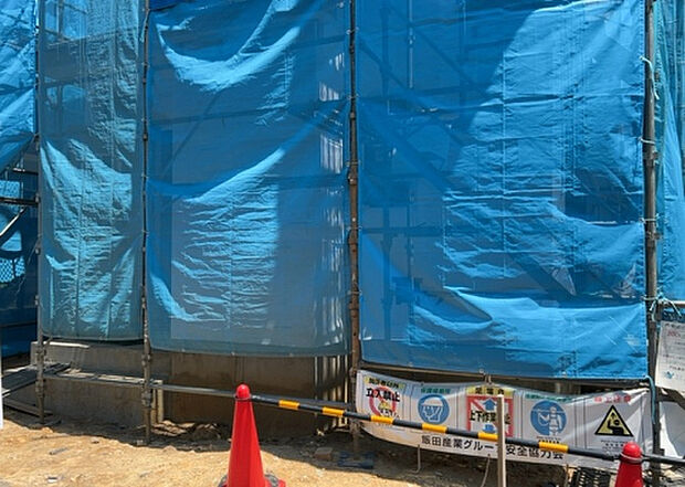 木造住宅とは土台、壁、柱など建築物の強度を支える構造体の材に木が使用されている構造を指します。構造体は建物の自重を支えるだけではなく風圧や水圧、積裁荷重などあらゆる衝撃に耐えるための基礎です。