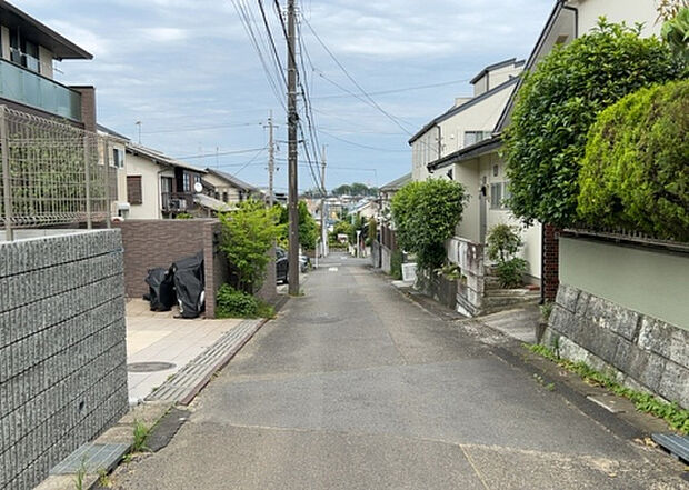 桜や紅葉の名所に出かける人は多いと思いますが、家にいながら季節の移ろいを感じる生活を送りませんか?リビングや窓から見える景色が生活を彩るワンポイントに!現地から見える景色を堪能してみては如何でしょう。