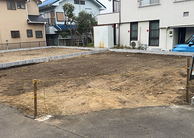 現地をご見学に行く際は、道路の幅や周辺の交通量、施設などをご確認頂くことをおすすめします!ある程度イメージをつけたいという場合は、同売主の施工事例や完成パースもお見せします。