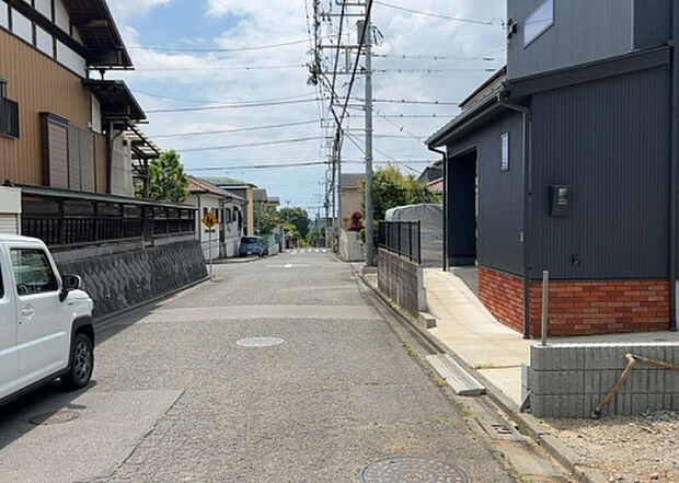 桜や紅葉の名所に出かける人は多いと思いますが、家にいながら季節の移ろいを感じる生活を送りませんか?リビングや窓から見える景色が生活を彩るワンポイントに!現地から見える景色を堪能してみては如何でしょう。