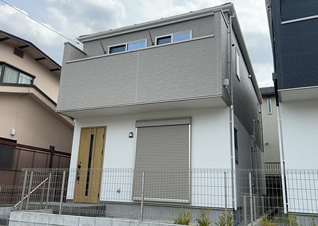ついに完成致しました!現地をご見学に行く際は、道路の幅や周辺の交通量、施設などをご確認頂くことをおすすめします!物件の流れが早いため、内見をしたい方はお早めに当社営業までお問い合わせ頂きご予約下さい!