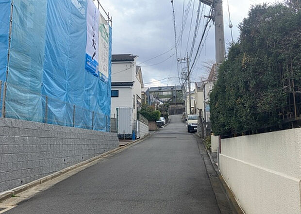 桜や紅葉の名所に出かける人は多いと思いますが、家にいながら季節の移ろいを感じる生活を送りませんか?リビングや窓から見える景色が生活を彩るワンポイントに!現地から見える景色を堪能してみては如何でしょう。