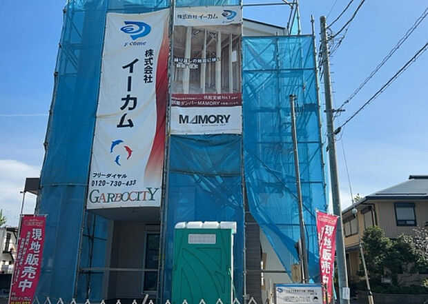 木造住宅とは土台、壁、柱など建築物の強度を支える構造体の材に木が使用されている構造を指します。構造体は建物の自重を支えるだけではなく風圧や水圧、積裁荷重などあらゆる衝撃に耐えるための基礎です。