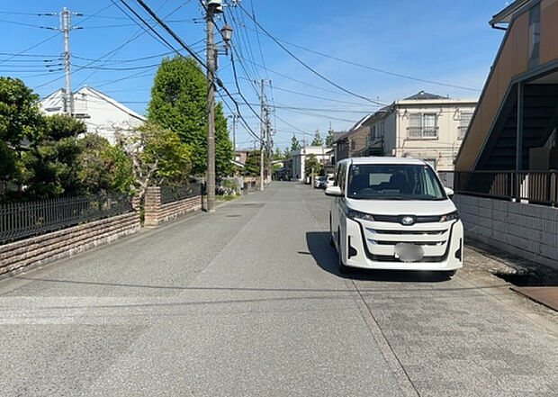 桜や紅葉の名所に出かける人は多いと思いますが、家にいながら季節の移ろいを感じる生活を送りませんか?リビングや窓から見える景色が生活を彩るワンポイントに!現地から見える景色を堪能してみては如何でしょう。