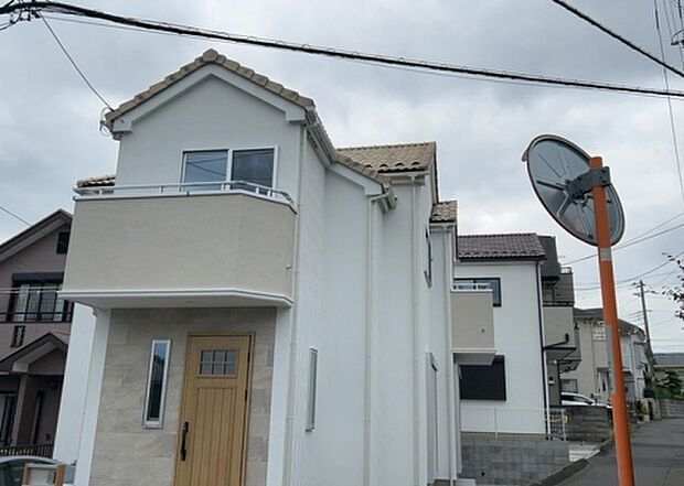 ついに完成致しました！現地をご見学に行く際は、道路の幅や周辺の交通量、施設などをご確認頂くことをおすすめします！物件の流れが早いため、内見をしたい方はお早めに当社営業までお問い合わせ頂きご予約下さい！