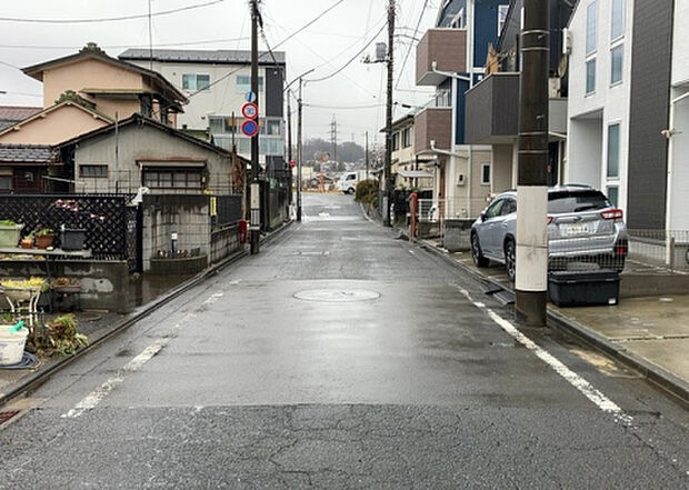 桜や紅葉の名所に出かける人は多いと思いますが、家にいながら季節の移ろいを感じる生活を送りませんか？リビングや窓から見える景色が生活を彩るワンポイントに！現地から見える景色を堪能してみては如何でしょう。