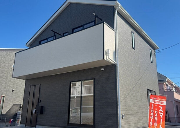 ついに完成致しました！現地をご見学に行く際は、道路の幅や周辺の交通量、施設などをご確認頂くことをおすすめします！物件の流れが早いため、内見をしたい方はお早めに当社営業までお問い合わせ頂きご予約下さい！