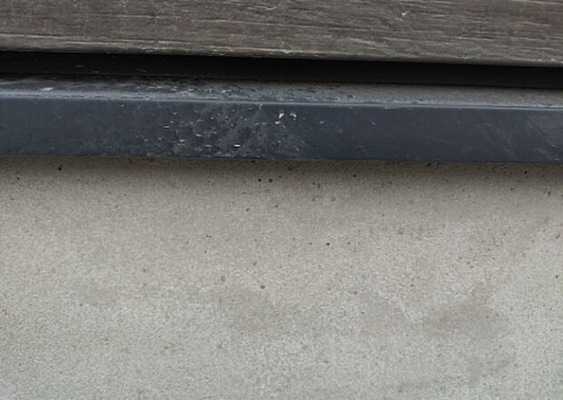 木造住宅とは土台、壁、柱など建築物の強度を支える構造体の材に木が使用されている構造を指します。構造体は建物の自重を支えるだけではなく風圧や水圧、積裁荷重などあらゆる衝撃に耐えるための基礎です。