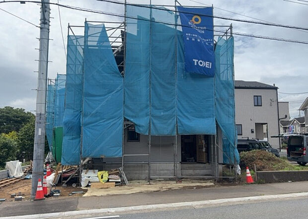 現地をご見学に行く際は、道路の幅や周辺の交通量、施設などをご確認頂くことをおすすめします！ある程度イメージをつけたいという場合は、同売主の施工事例や完成パースもお見せします。