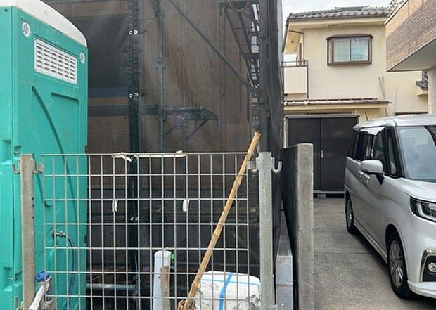 家族でのBBQを行うのであれば3坪程度の広さがあればよいでしょう。ガーデニングや家庭菜園を楽しむ際は、手入れが行き届く範囲にすると安心です。また、庭のある方角や接道が気になる方は事前に確認しましょう。