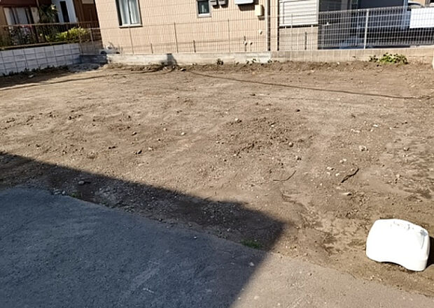 現地をご見学に行く際は、道路の幅や周辺の交通量、施設などをご確認頂くことをおすすめします！ある程度イメージをつけたいという場合は、同売主の施工事例や完成パースもお見せします。