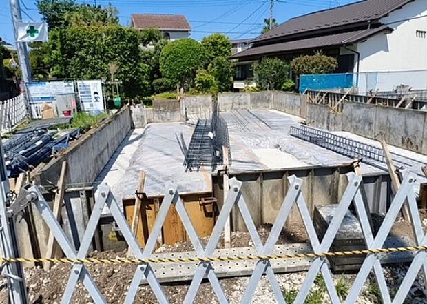 現地をご見学に行く際は、道路の幅や周辺の交通量、施設などをご確認頂くことをおすすめします!ある程度イメージをつけたいという場合は、同売主の施工事例や完成パースもお見せします。