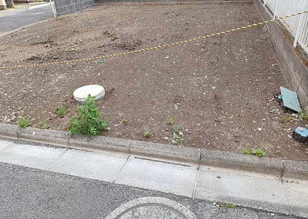 現地をご見学に行く際は、道路の幅や周辺の交通量、施設などをご確認頂くことをおすすめします！ある程度イメージをつけたいという場合は、同売主の施工事例や完成パースもお見せします。