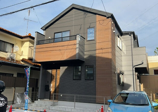 木造住宅とは土台、壁、柱など建築物の強度を支える構造体の材に木が使用されている構造を指します。構造体は建物の自重を支えるだけではなく風圧や水圧、積裁荷重などあらゆる衝撃に耐えるための基礎です。