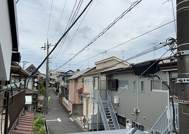 桜や紅葉の名所に出かける人は多いと思いますが、家にいながら季節の移ろいを感じる生活を送りませんか？リビングや窓から見える景色が生活を彩るワンポイントに！現地から見える景色を堪能してみては如何でしょう。