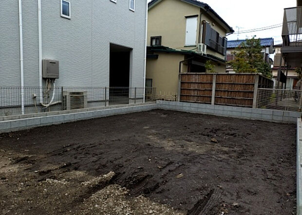 現地をご見学に行く際は、道路の幅や周辺の交通量、施設などをご確認頂くことをおすすめします!ある程度イメージをつけたいという場合は、同売主の施工事例や完成パースもお見せします。