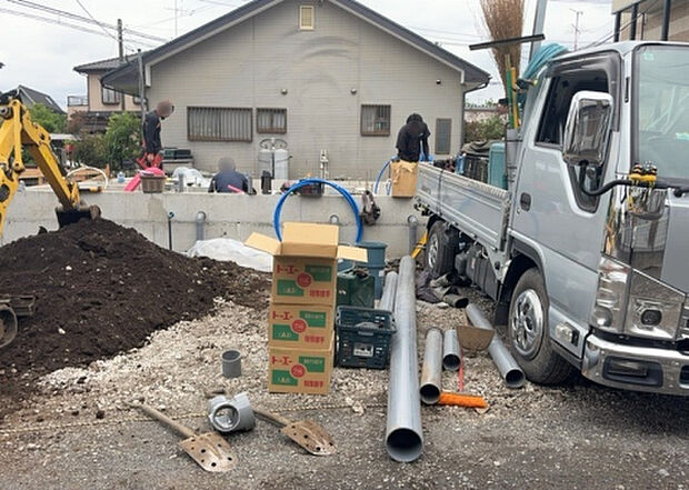 現地をご見学に行く際は、道路の幅や周辺の交通量、施設などをご確認頂くことをおすすめします！ある程度イメージをつけたいという場合は、同売主の施工事例や完成パースもお見せします。