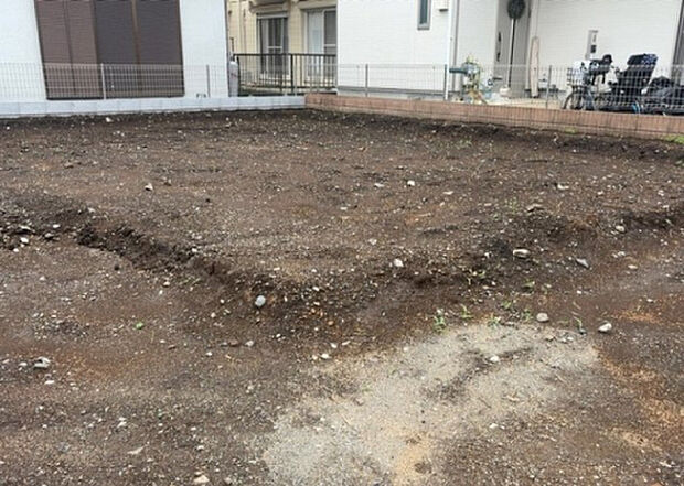 木造住宅とは土台、壁、柱など建築物の強度を支える構造体の材に木が使用されている構造を指します。構造体は建物の自重を支えるだけではなく風圧や水圧、積裁荷重などあらゆる衝撃に耐えるための基礎です。