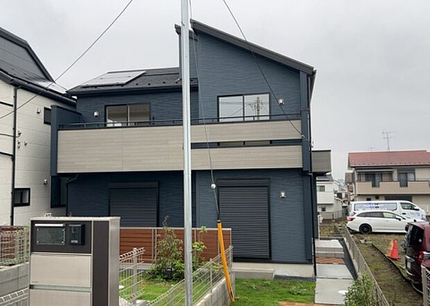 ついに完成致しました！現地をご見学に行く際は、道路の幅や周辺の交通量、施設などをご確認頂くことをおすすめします！物件の流れが早いため、内見をしたい方はお早めに当社営業までお問い合わせ頂きご予約下さい！