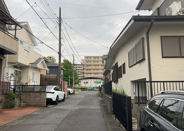 桜や紅葉の名所に出かける人は多いと思いますが、家にいながら季節の移ろいを感じる生活を送りませんか?リビングや窓から見える景色が生活を彩るワンポイントに!現地から見える景色を堪能してみては如何でしょう。