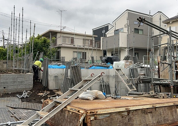 ついに完成致しました!現地をご見学に行く際は、道路の幅や周辺の交通量、施設などをご確認頂くことをおすすめします!物件の流れが早いため、内見をしたい方はお早めに当社営業までお問い合わせ頂きご予約下さい!
