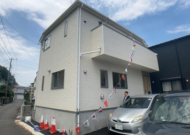 ついに完成致しました!現地をご見学に行く際は、道路の幅や周辺の交通量、施設などをご確認頂くことをおすすめします!物件の流れが早いため、内見をしたい方はお早めに当社営業までお問い合わせ頂きご予約下さい!