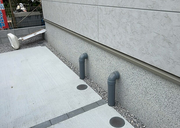木造住宅とは土台、壁、柱など建築物の強度を支える構造体の材に木が使用されている構造を指します。構造体は建物の自重を支えるだけではなく風圧や水圧、積裁荷重などあらゆる衝撃に耐えるための基礎です。