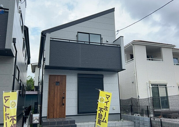 木造住宅とは土台、壁、柱など建築物の強度を支える構造体の材に木が使用されている構造を指します。構造体は建物の自重を支えるだけではなく風圧や水圧、積裁荷重などあらゆる衝撃に耐えるための基礎です。