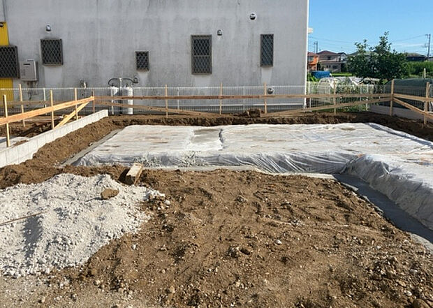 現地をご見学に行く際は、道路の幅や周辺の交通量、施設などをご確認頂くことをおすすめします!ある程度イメージをつけたいという場合は、同売主の施工事例や完成パースもお見せします。