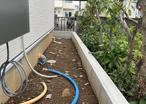 家族でのBBQを行うのであれば3坪程度の広さがあればよいでしょう。ガーデニングや家庭菜園を楽しむ際は、手入れが行き届く範囲にすると安心です。また、庭のある方角や接道が気になる方は事前に確認しましょう。