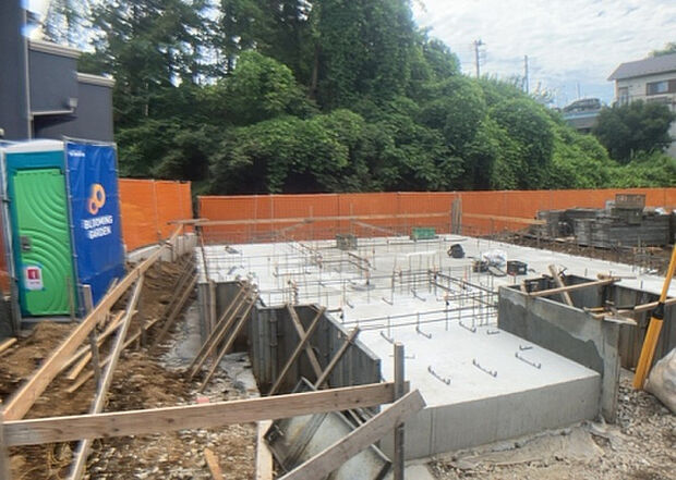現地をご見学に行く際は、道路の幅や周辺の交通量、施設などをご確認頂くことをおすすめします!ある程度イメージをつけたいという場合は、同売主の施工事例や完成パースもお見せします。