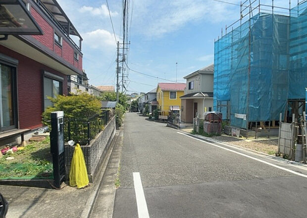 桜や紅葉の名所に出かける人は多いと思いますが、家にいながら季節の移ろいを感じる生活を送りませんか?リビングや窓から見える景色が生活を彩るワンポイントに!現地から見える景色を堪能してみては如何でしょう。