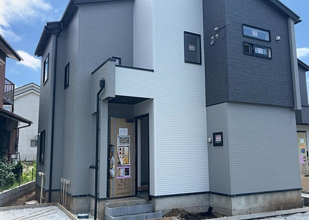 現地をご見学に行く際は、道路の幅や周辺の交通量、施設などをご確認頂くことをおすすめします!ある程度イメージをつけたいという場合は、同売主の施工事例や完成パースもお見せします。