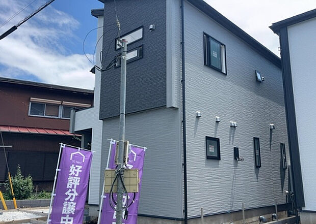木造住宅とは土台、壁、柱など建築物の強度を支える構造体の材に木が使用されている構造を指します。構造体は建物の自重を支えるだけではなく風圧や水圧、積裁荷重などあらゆる衝撃に耐えるための基礎です。