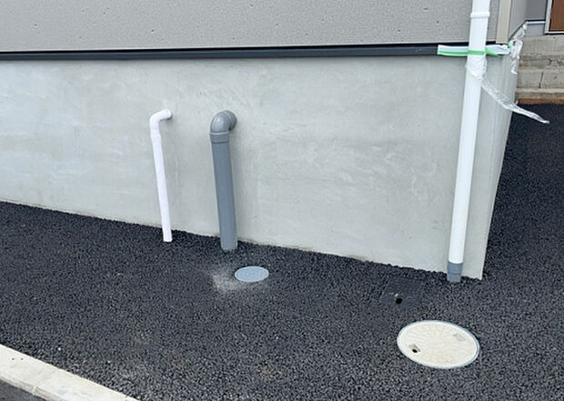 木造住宅とは土台、壁、柱など建築物の強度を支える構造体の材に木が使用されている構造を指します。構造体は建物の自重を支えるだけではなく風圧や水圧、積裁荷重などあらゆる衝撃に耐えるための基礎です。